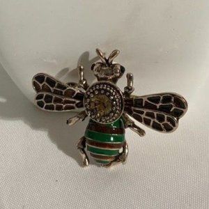 Stylish Bee Brooch Pin for Men/Women